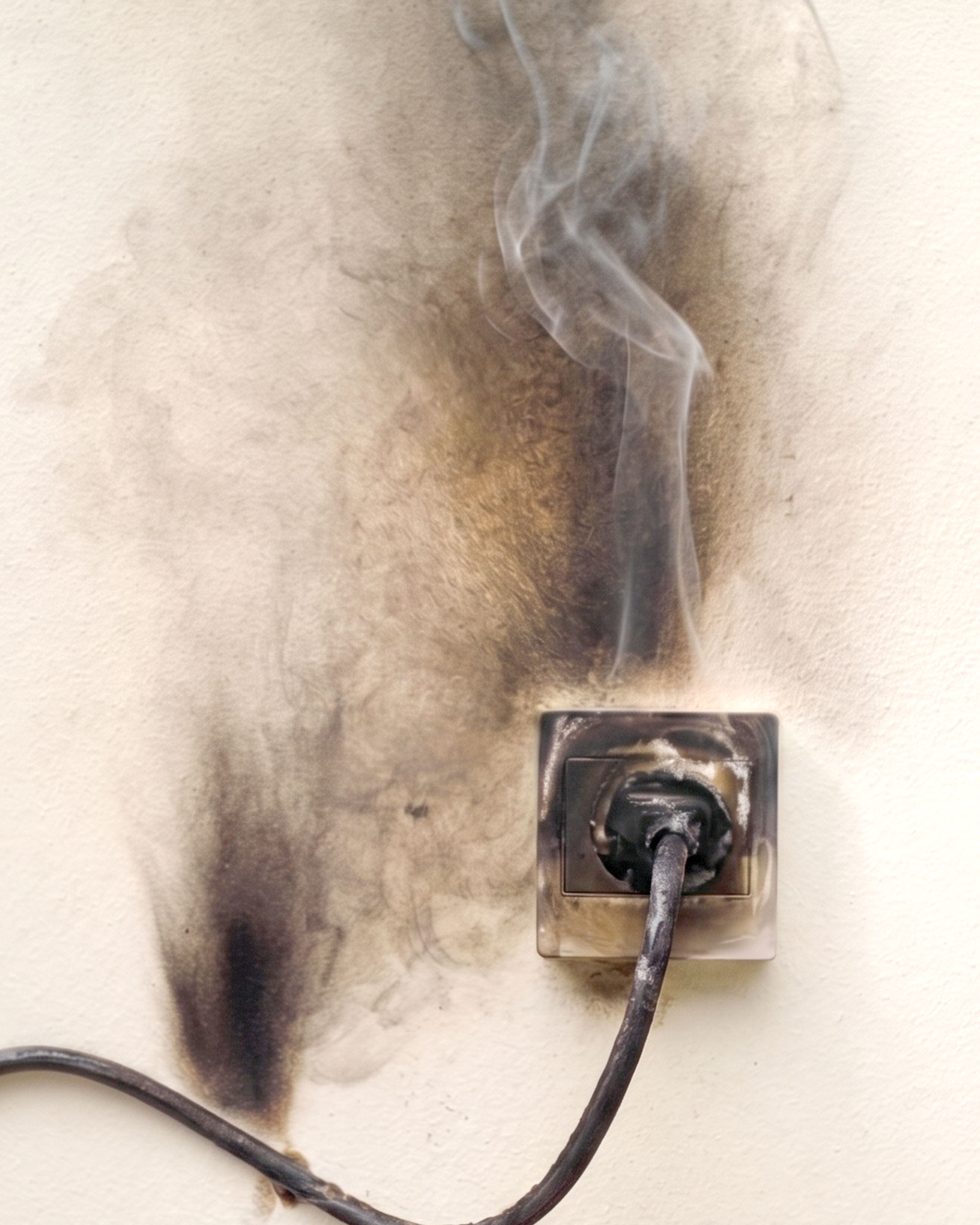 Read more about the article How Adjusters Determine the Scope of Fire and Smoke Damage